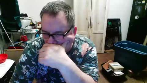 Snapshot of rwzar_0712 chatting on October 21, 2025, 2:12 am rwzar_0712 online show from October 21, 2025, 2:12 am