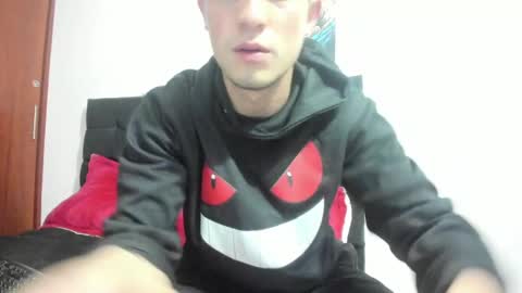 Snapshot of ryan15_ chatting on December 31, 2024, 10:37 am Ryan 15 online show from December 31, 2024, 10:37 am