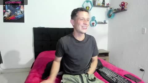 Snapshot of ryan15_ chatting on February 10, 2025, 3:21 pm Ryan 15 online show from February 10, 2025, 3:21 pm