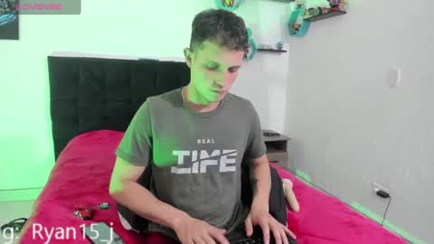Snapshot of ryan15_ chatting on February 13, 2025, 5:44 pm Ryan 15 online show from February 13, 2025, 5:44 pm