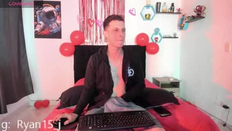 Snapshot of ryan15_ chatting on February 16, 2025, 9:38 pm Ryan 15 online show from February 16, 2025, 9:38 pm