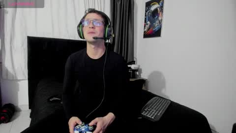 Snapshot of ryan15_ chatting on October 22, 2025, 2:01 am Ryan 15 online show from October 22, 2025, 2:01 am