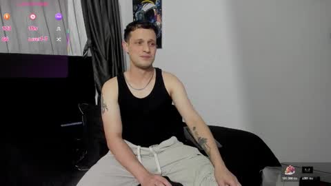 Snapshot of ryan15_ chatting on November 17, 2025, 1:44 am Ryan 15 online show from November 17, 2025, 1:44 am