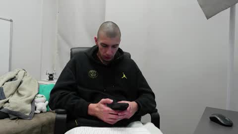 Snapshot of ryan_dozer chatting on November 1, 2025, 6:59 am RYAN DOZER online show from November 1, 2025, 6:59 am