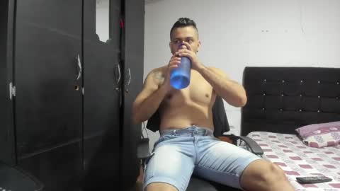 ryan_xc1 online show from April 4, 2026, 2:32 am