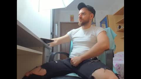 Ryanstone  online show from November 13, 2025, 5:06 am