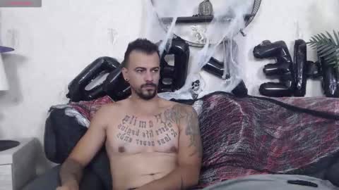 Snapshot of ryanvibe chatting on October 21, 2025, 11:33 am Ryan online show from October 21, 2025, 11:33 am