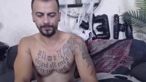 Snapshot of ryanvibe chatting on October 23, 2025, 11:42 am Ryan online show from October 23, 2025, 11:42 am