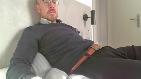 Snapshot of s_i_q chatting on November 18, 2025, 12:42 pm s_i_q online show from November 18, 2025, 12:42 pm