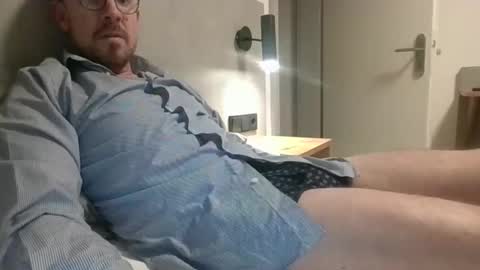 Snapshot of s_i_q chatting on November 19, 2025, 4:18 pm s_i_q online show from November 19, 2025, 4:18 pm