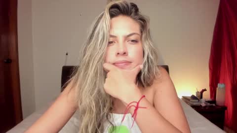 Snapshot of s_u_n_r_i_s_e_e chatting on December 10, 2024, 2:38 am Leslie Beltrn online show from December 10, 2024, 2:38 am
