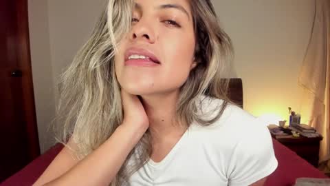 Snapshot of s_u_n_r_i_s_e_e chatting on January 30, 2025, 1:44 am Leslie Beltrn online show from January 30, 2025, 1:44 am