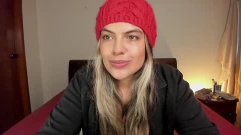 Snapshot of s_u_n_r_i_s_e_e chatting on February 1, 2025, 2:47 am Leslie Beltrn online show from February 1, 2025, 2:47 am