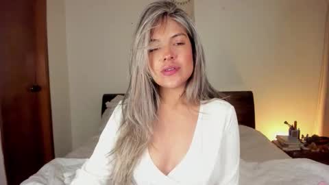 Snapshot of s_u_n_r_i_s_e_e chatting on September 25, 2025, 3:21 am Leslie Beltrn online show from September 25, 2025, 3:21 am