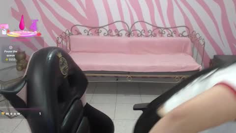 Sabrina online show from November 13, 2025, 1:10 pm