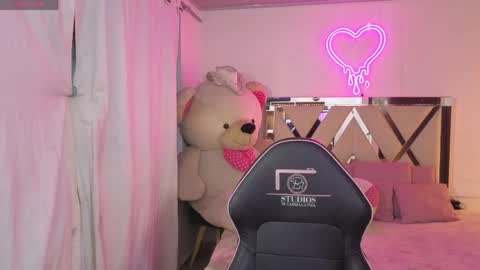 saaya_tay online show from May 18, 2026, 3:24 am