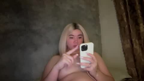 Snapshot of sabrina_miller4 chatting on December 4, 2024, 1:36 am Sabrina Miller not into cheap online show from December 4, 2024, 1:36 am
