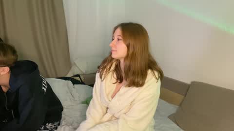 Snapshot of sabrinaanddaniel chatting on January 6, 2025, 2:48 am SabrinaDaniel online show from January 6, 2025, 2:48 am