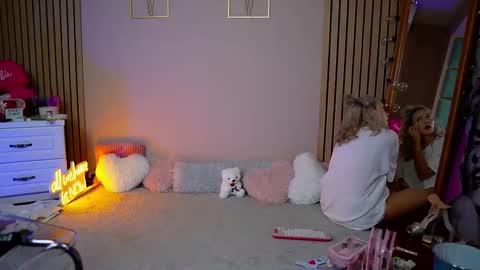 Snapshot of sabrinajadex chatting on September 9, 2025, 5:07 am SabrinaJade online show from September 9, 2025, 5:07 am