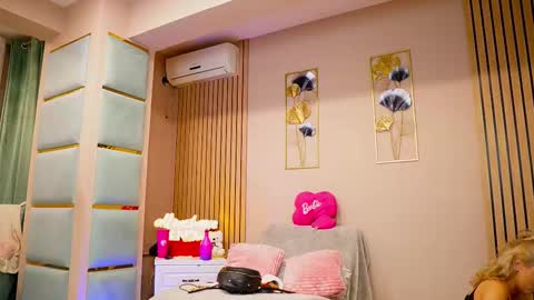 Snapshot of sabrinajadex chatting on October 14, 2025, 6:14 am SabrinaJade online show from October 14, 2025, 6:14 am