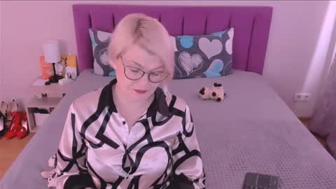 Sabrina MacMarren online show from October 18, 2025, 12:06 pm