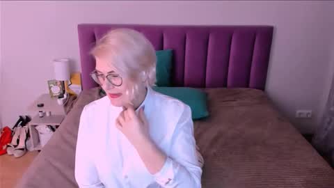 Sabrina MacMarren online show from November 8, 2025, 3:12 pm