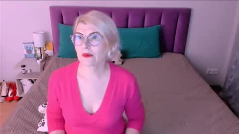 Sabrina MacMarren online show from November 13, 2025, 2:38 pm