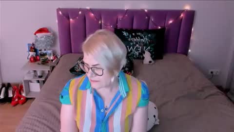 Sabrina MacMarren online show from January 5, 2026, 5:27 pm