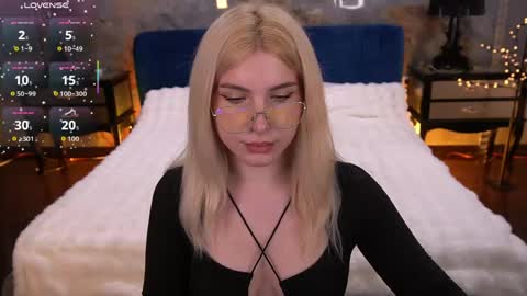 Sabrina online show from June 1, 2026, 1:02 pm