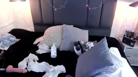 Sabrina  online show from February 27, 2026, 11:21 am