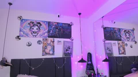 Sabrina  online show from April 15, 2026, 11:17 am