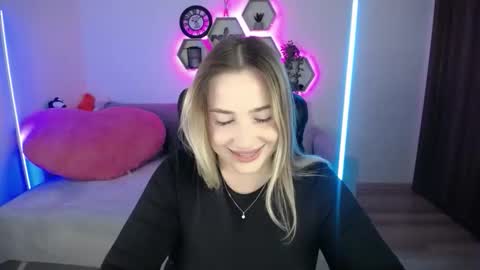 Snapshot of sabrinviolet chatting on October 6, 2025, 8:12 am Sabrina Violet online show from October 6, 2025, 8:12 am