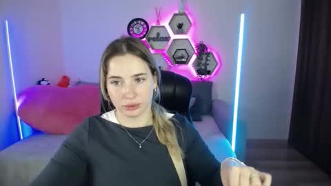 Snapshot of sabrinviolet chatting on October 7, 2025, 8:11 am Sabrina Violet online show from October 7, 2025, 8:11 am