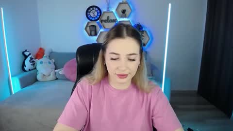 Snapshot of sabrinviolet chatting on October 17, 2025, 8:17 am Sabrina Violet online show from October 17, 2025, 8:17 am