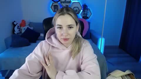 Snapshot of sabrinviolet chatting on November 9, 2025, 9:07 am Sabrina Violet online show from November 9, 2025, 9:07 am