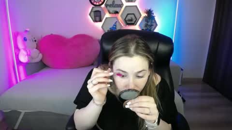 Snapshot of sabrinviolet chatting on June 23, 2026, 9:29 am Sabrina Violet online show from June 23, 2026, 9:29 am