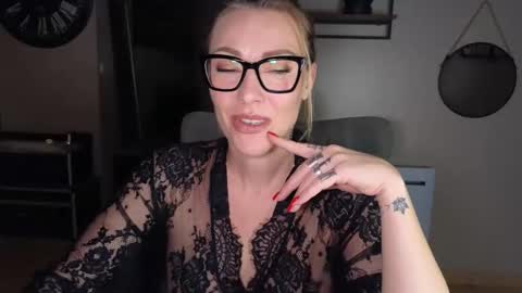 sacha__xx online show from February 11, 2026, 9:09 pm