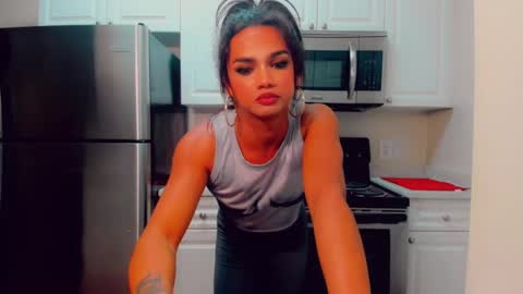 Snapshot of sacha_candy chatting on February 8, 2025, 1:22 am Sacha online show from February 8, 2025, 1:22 am