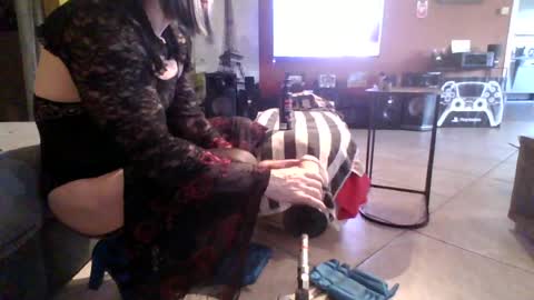 sadiacrossdresser online show from June 24, 2026, 6:40 pm