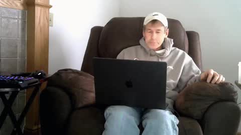 Snapshot of sae1900 chatting on December 1, 2025, 6:35 pm sae1900 online show from December 1, 2025, 6:35 pm