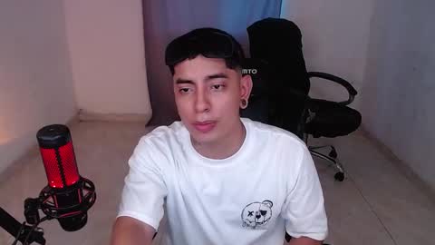 Snapshot of saenz_hotx chatting on March 8, 2025, 10:56 pm saenz_hotx online show from March 8, 2025, 10:56 pm