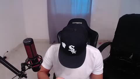 Snapshot of saenz_hotx chatting on March 9, 2025, 10:30 pm saenz_hotx online show from March 9, 2025, 10:30 pm