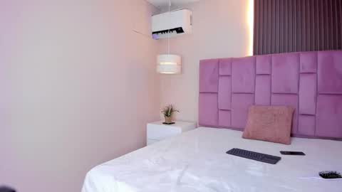 Safiro  online show from November 5, 2025, 8:09 pm