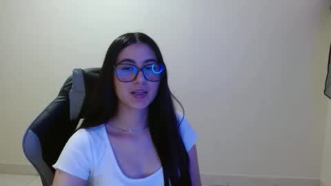 Sahaliefox  online show from November 27, 2025, 8:00 pm