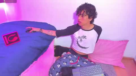 Snapshot of saint_dark chatting on November 25, 2025, 3:23 pm saint_dark online show from November 25, 2025, 3:23 pm