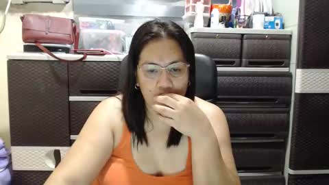saint_flowerxxx online show from May 19, 2026, 3:51 pm