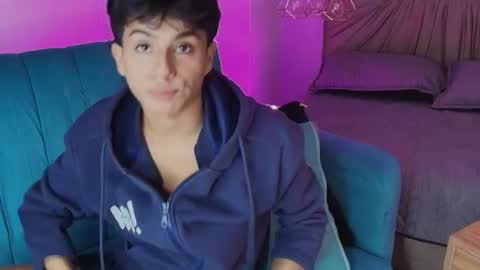Snapshot of saintdangelo chatting on June 18, 2026, 4:33 pm Santi online show from June 18, 2026, 4:33 pm
