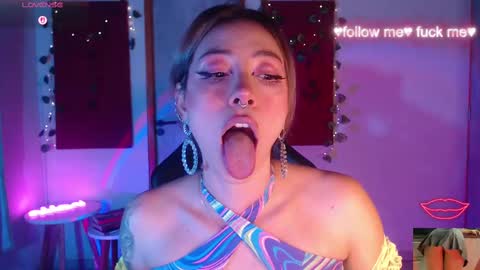 Sakura online show from October 19, 2025, 3:07 am