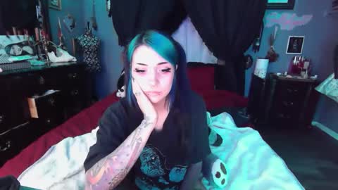 Snapshot of sallylynnxx chatting on February 4, 2026, 6:19 am sallylynnxx online show from February 4, 2026, 6:19 am