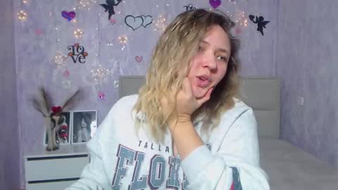 Snapshot of sallyverda chatting on February 19, 2025, 7:16 pm Sally online show from February 19, 2025, 7:16 pm